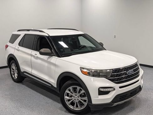 Used 2020 Ford Explorer XLT w/ Equipment Group 202A AWD/4WD image 33