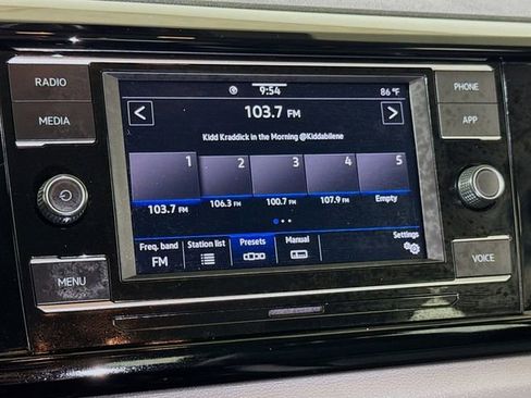 Used 2024 Volkswagen Taos S w/ MDO Package FWD image 12