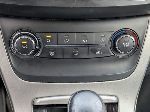 Used 2015 Nissan Sentra SV image 29