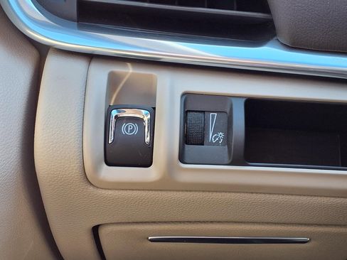 Used 2014 Cadillac XTS image 24