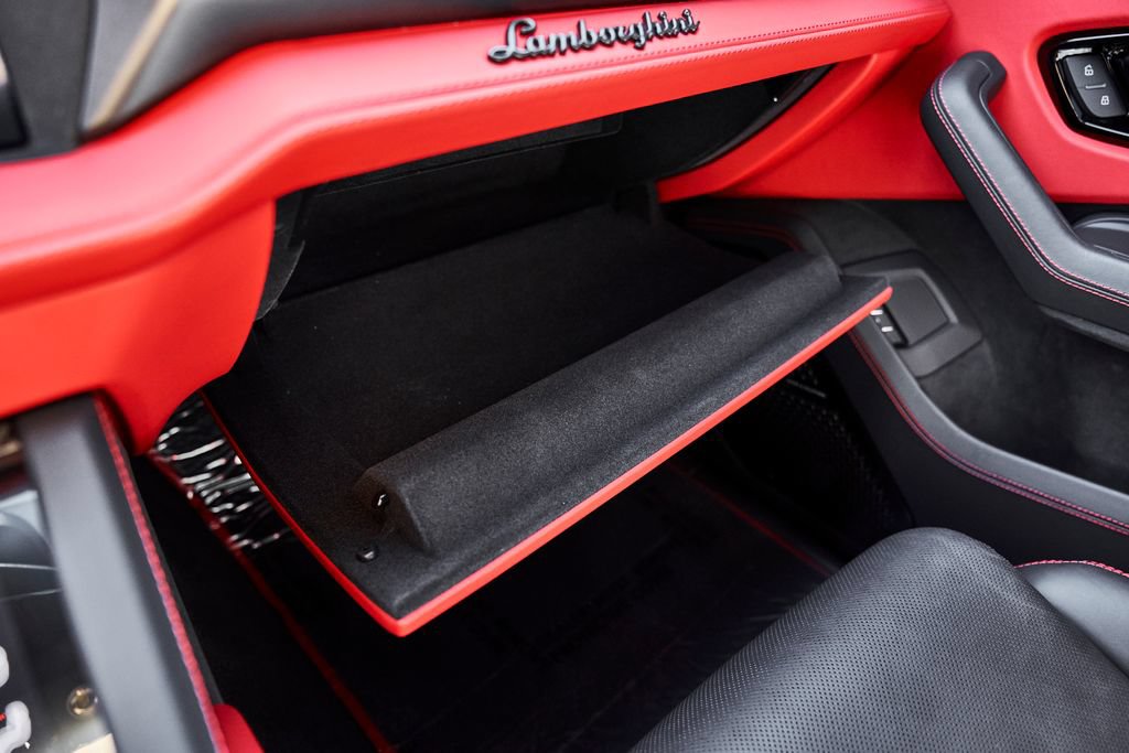 Used 2025 Lamborghini Urus SE AWD/4WD image 81