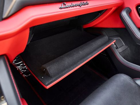 Used 2025 Lamborghini Urus Performante AWD/4WD image 81