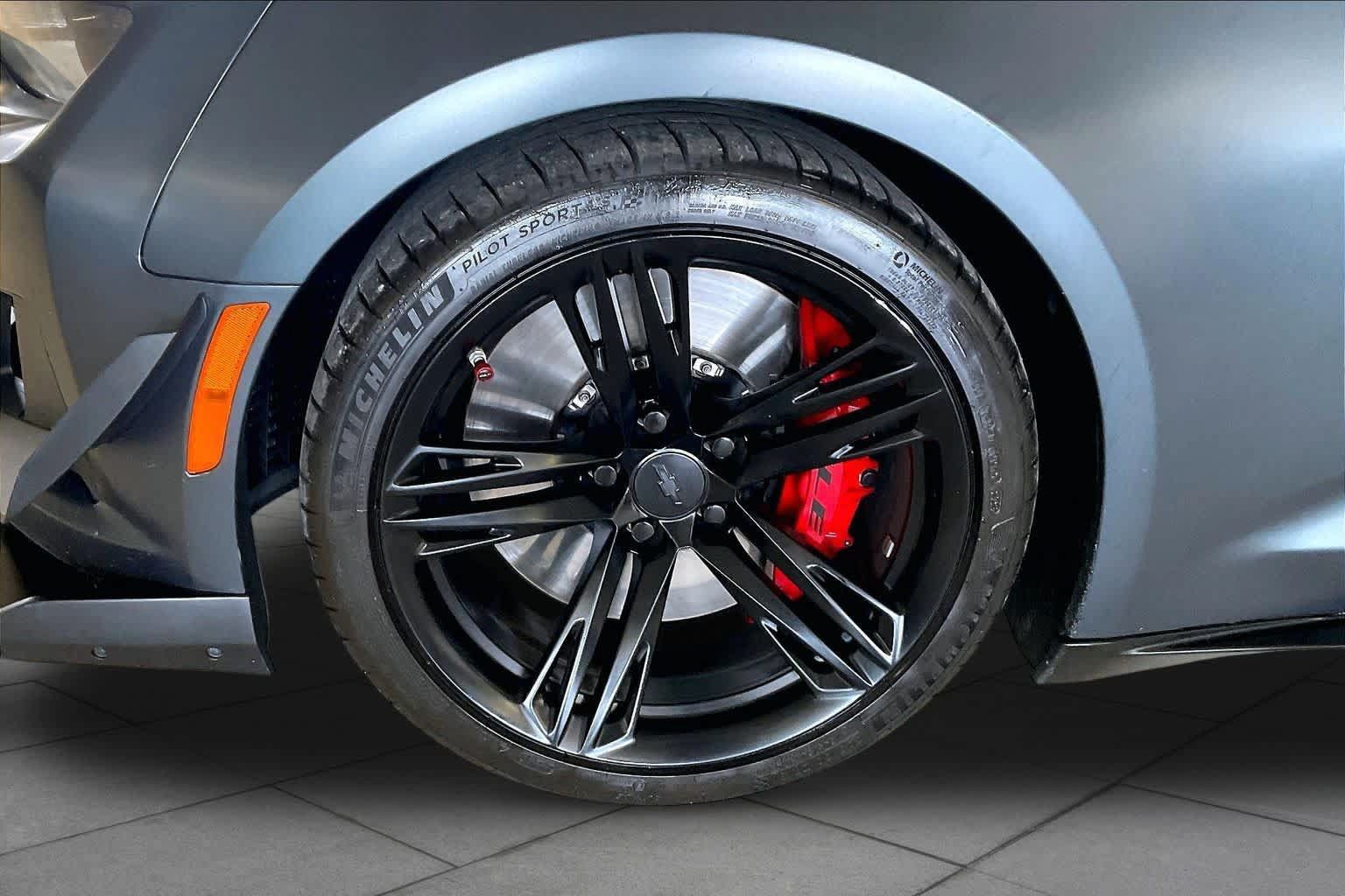 Used 2019 Chevrolet Camaro ZL1 RWD image 10
