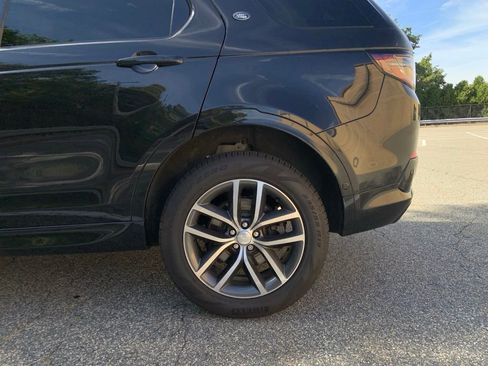 Certified 2025 Land Rover Discovery Sport S image 10