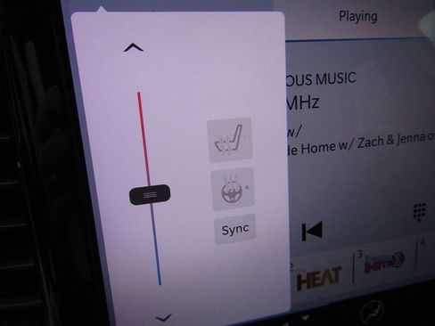 Used 2024 Chrysler Pacifica Touring-L image 16