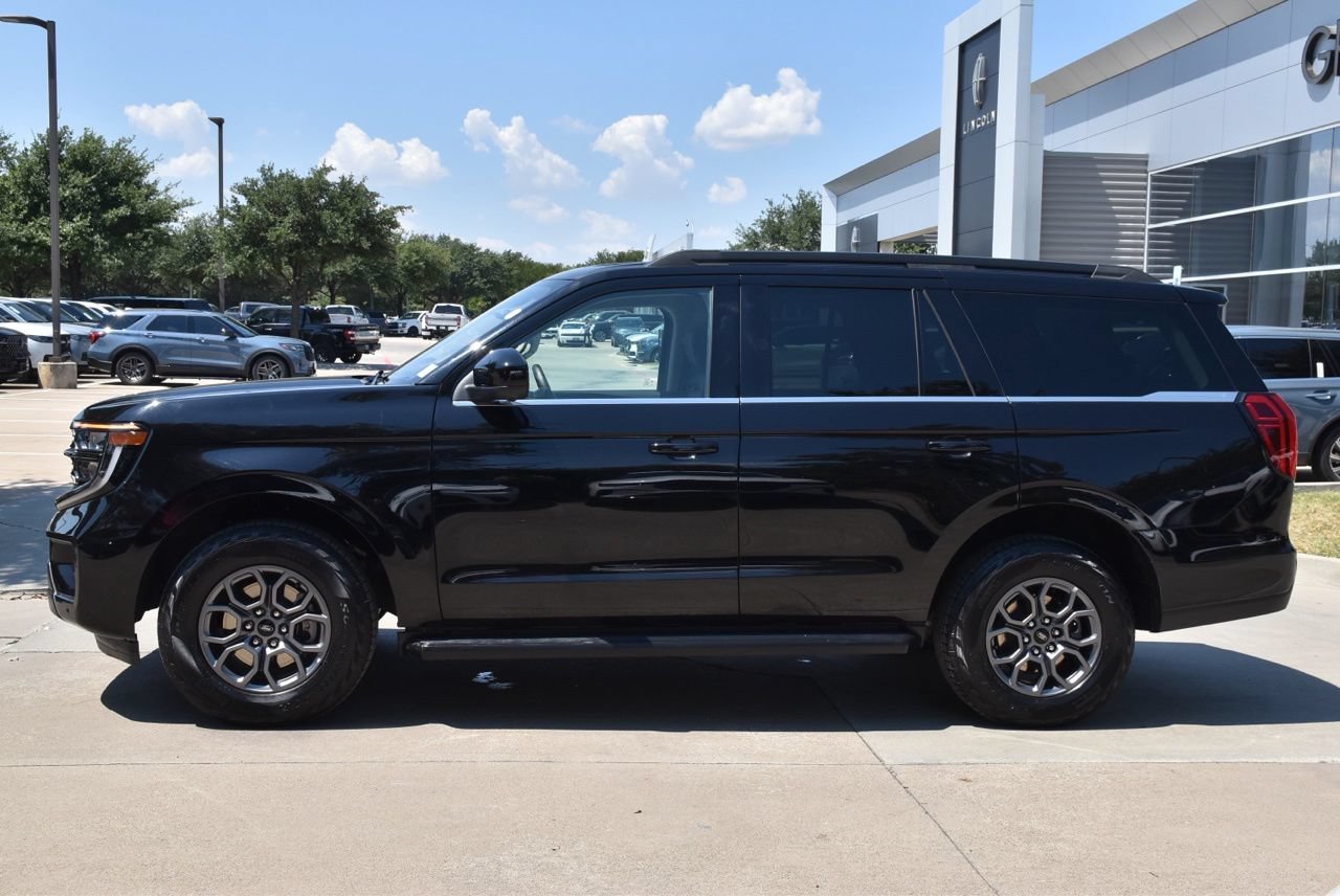 Used 2025 Ford Expedition Active RWD image 12