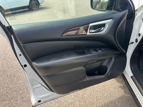Used 2016 Nissan Pathfinder Platinum AWD/4WD image 9