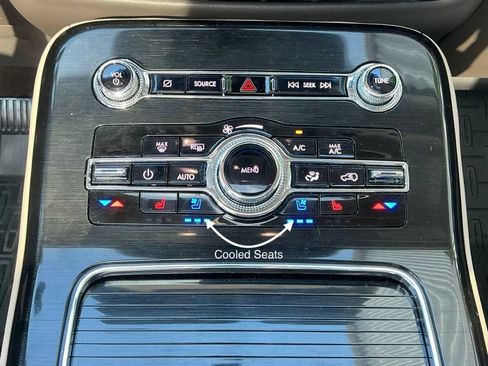 Used 2023 Lincoln Nautilus Reserve AWD/4WD image 17