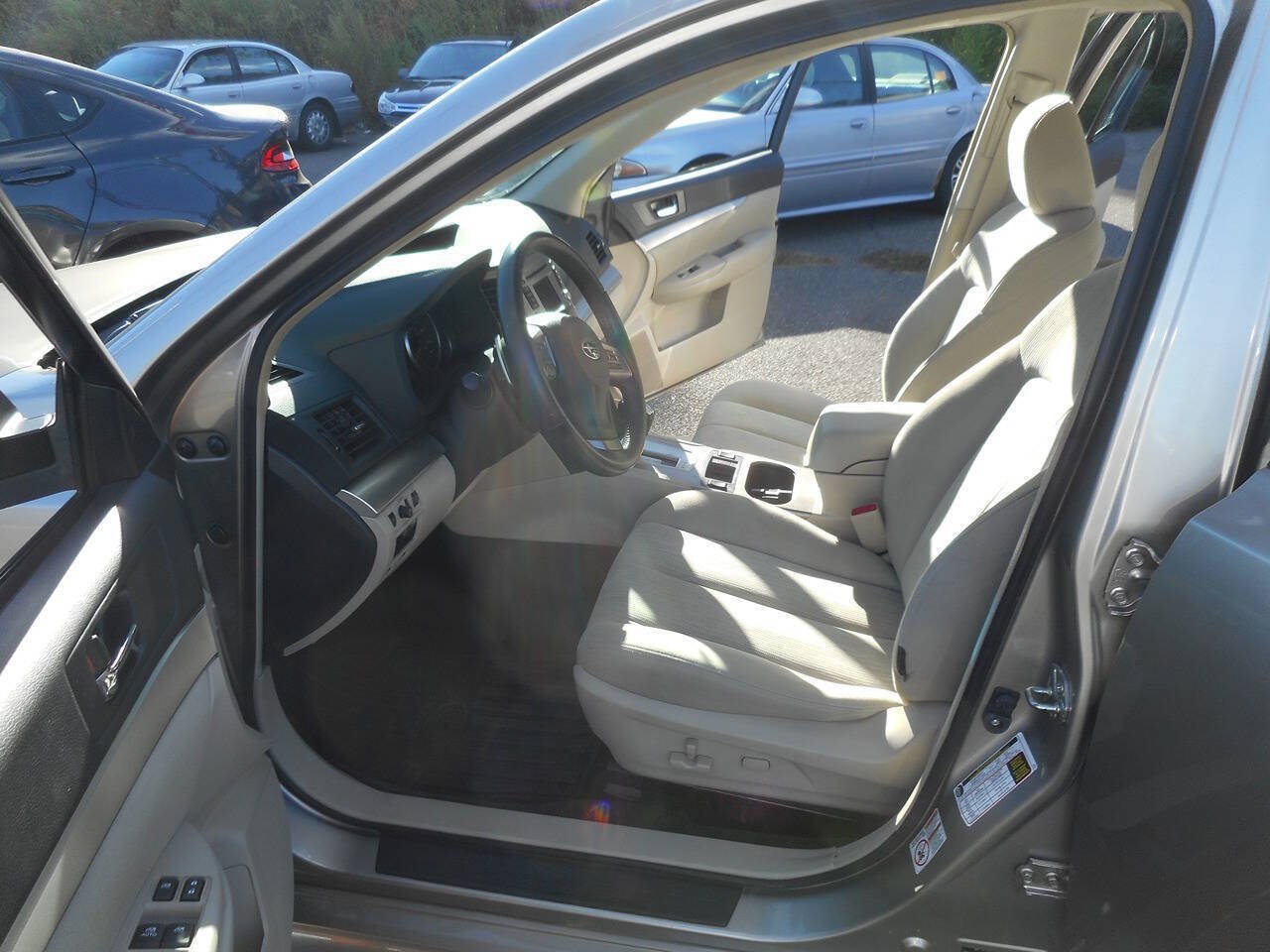 Used 2014 Subaru Legacy 2.5i Premium AWD/4WD image 16