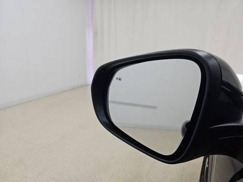 Used 2024 Chevrolet Trax RS FWD image 27