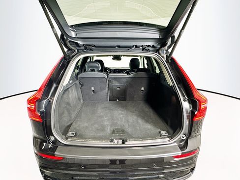 Used 2024 Volvo XC60 B5 Plus image 31