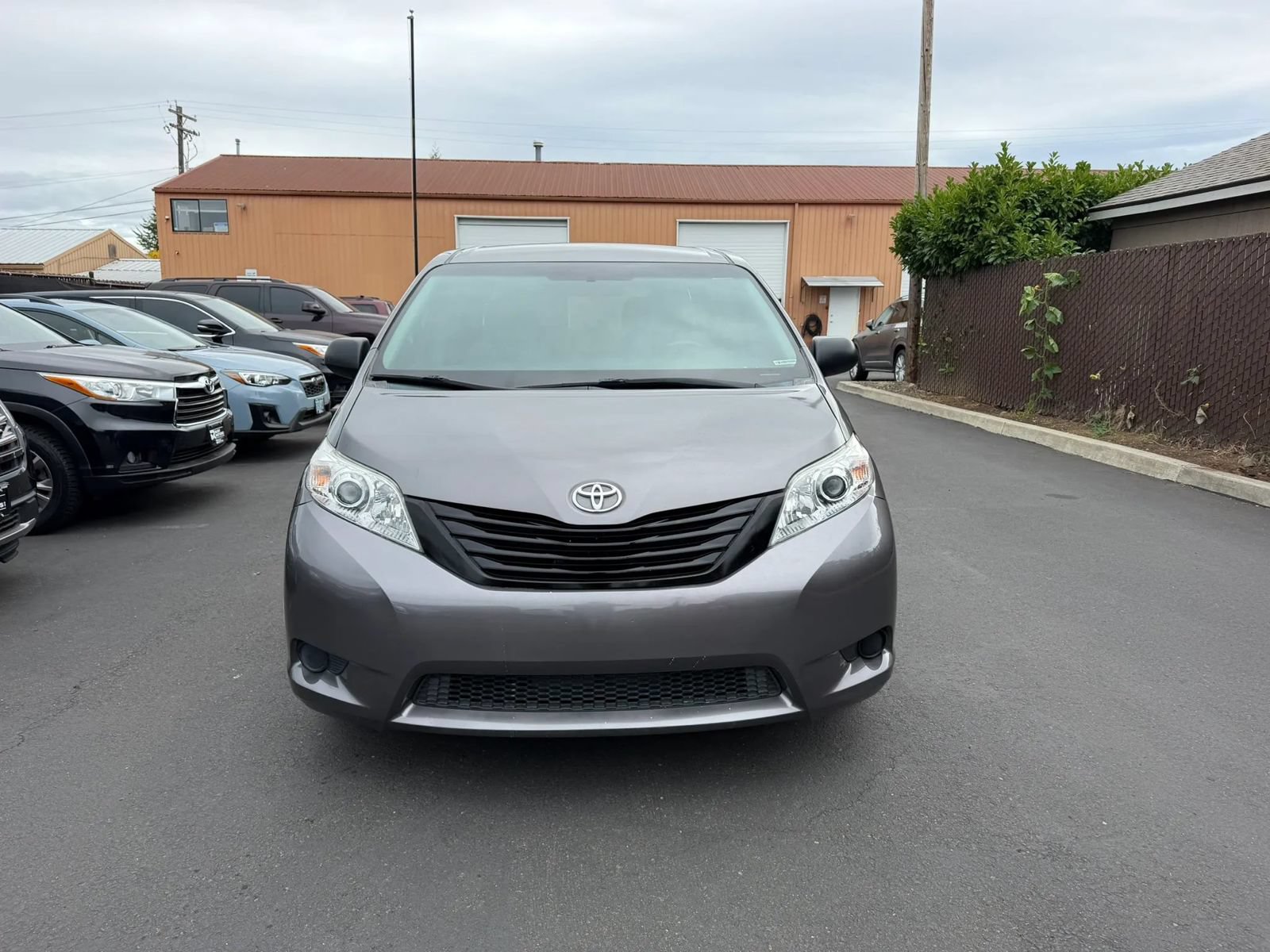 Used 2015 Toyota Sienna L FWD image 2