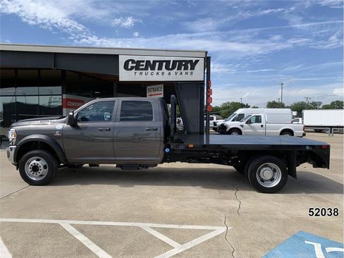 Used 2024 RAM 5500 Tradesman w/ Chrome Appearance Group AWD/4WD image 4