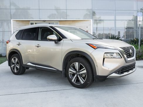 Used 2021 Nissan Rogue Platinum FWD image 4