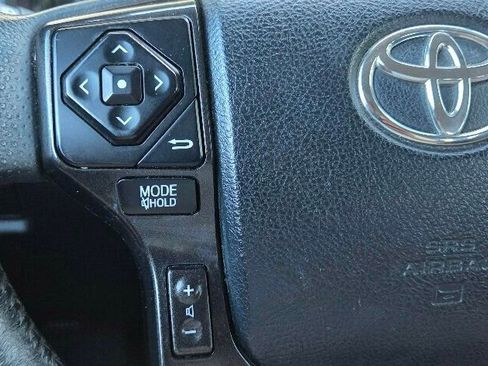 Used 2018 Toyota 4Runner TRD Off-Road AWD/4WD image 29