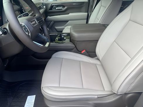 New 2026 GMC Yukon XL Elevation w/ Elevation Premium Package AWD/4WD image 9