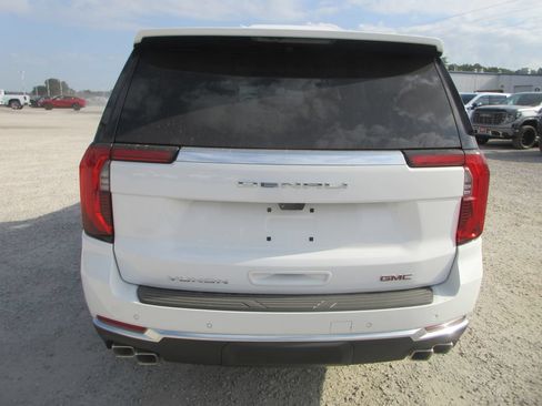 New 2026 GMC Yukon Denali w/ Denali Reserve Package AWD/4WD image 5