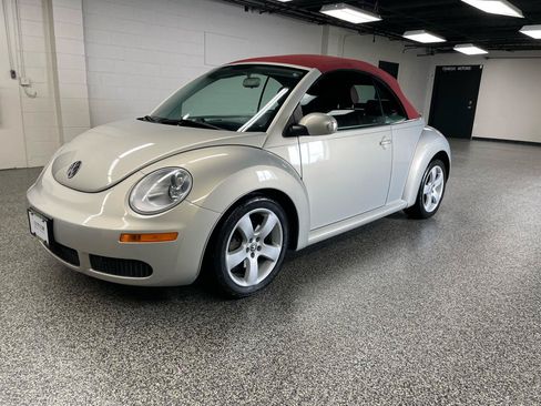 Used 2009 Volkswagen Beetle Blush FWD image 9