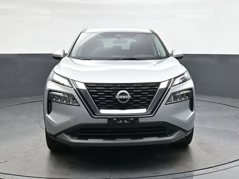 Used 2023 Nissan Rogue SV image 10