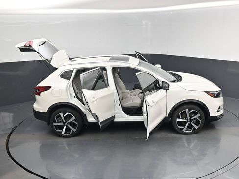 Used 2020 Nissan Rogue Sport SL w/ Premium Package FWD image 18