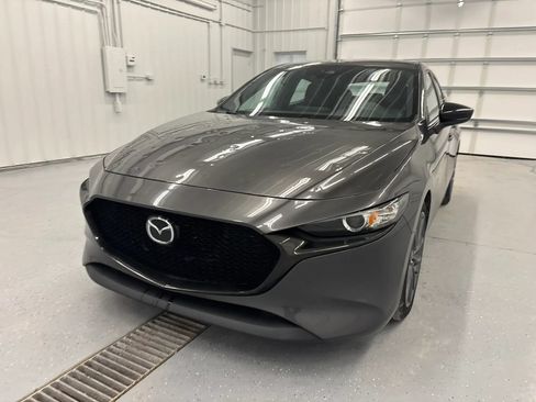 Used 2019 MAZDA MAZDA3 Hatchback w/ Preferred Package FWD image 17