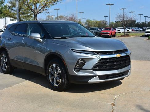 Used 2025 Chevrolet Blazer LT AWD/4WD image 3