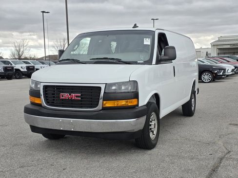 Used 2023 GMC Savana 2500 w/ Driver Convenience Package image 3