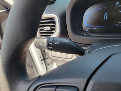 New 2025 Hyundai Venue SE image 17