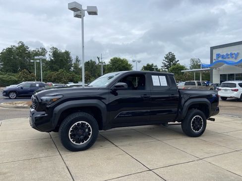 Used 2024 Toyota Tacoma TRD Off-Road AWD/4WD image 6