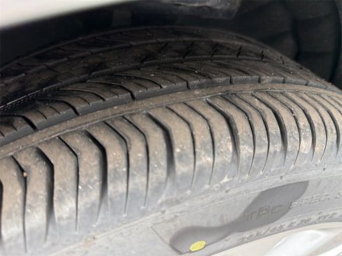 Used 2024 Buick Envision Avenir image 25