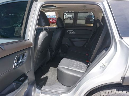 Used 2023 Nissan Rogue Platinum w/ Platinum Premium Package image 14