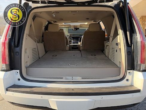 Used 2017 Cadillac Escalade Luxury image 24
