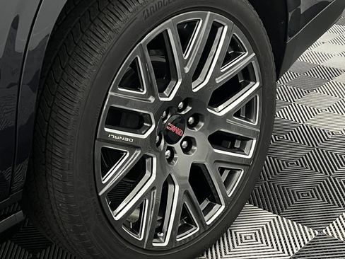 Used 2025 GMC Yukon Denali Ultimate AWD/4WD image 13