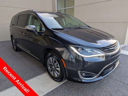 Used 2019 Chrysler Pacifica Limited w/ Advanced Safetytec Group image 1