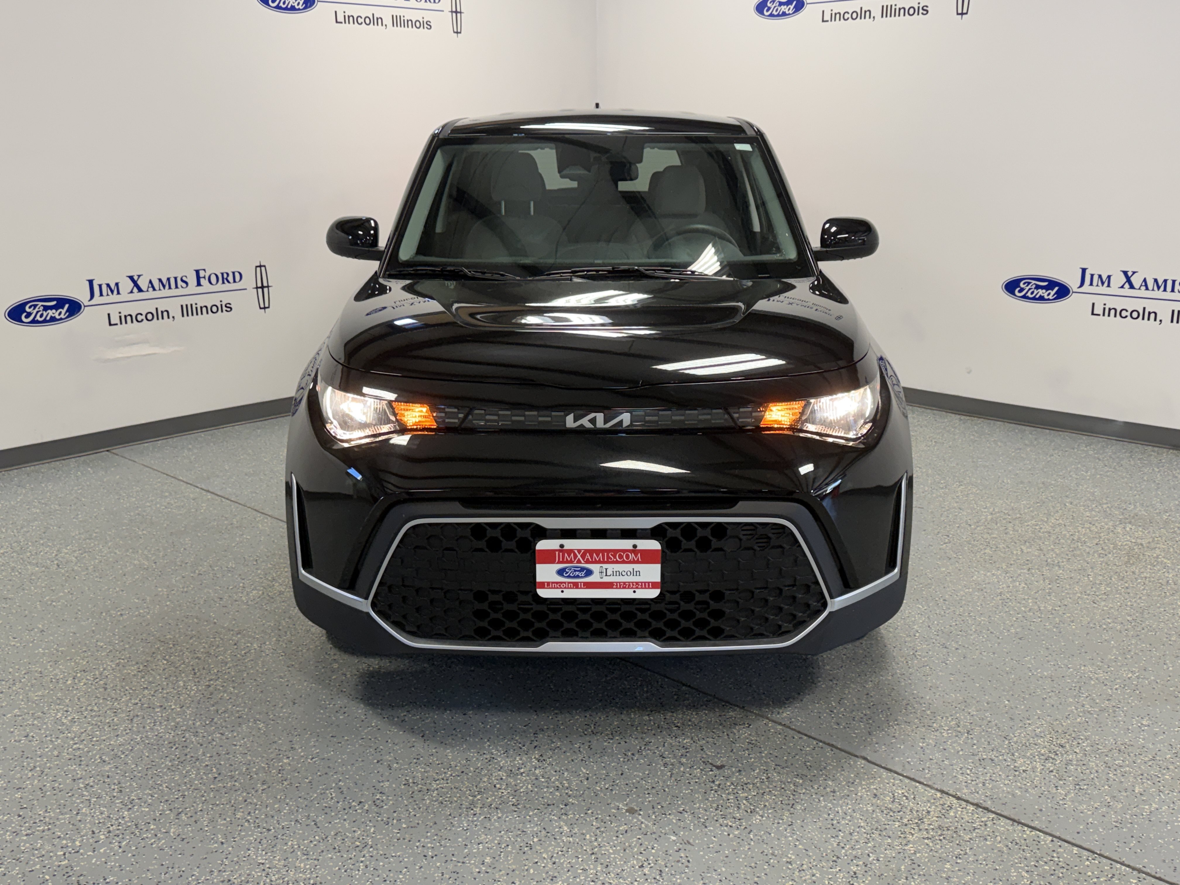 Used 2025 Kia Soul LX w/ LX Technology Package FWD image 2