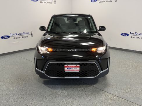 Used 2025 Kia Soul LX w/ LX Technology Package FWD image 2