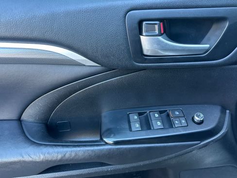 Used 2018 Toyota Highlander SE AWD/4WD image 12