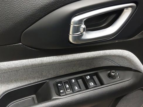 Used 2023 Jeep Compass Latitude w/ Convenience Group image 25