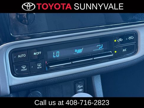 Used 2018 Toyota Corolla LE FWD image 23