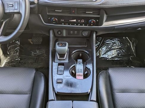 Used 2024 Nissan Rogue SV w/ SV Premium Package FWD image 18