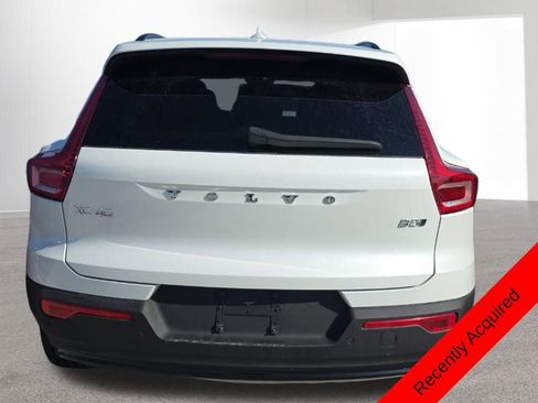Used 2024 Volvo XC40 B5 Plus w/ Climate Package image 6