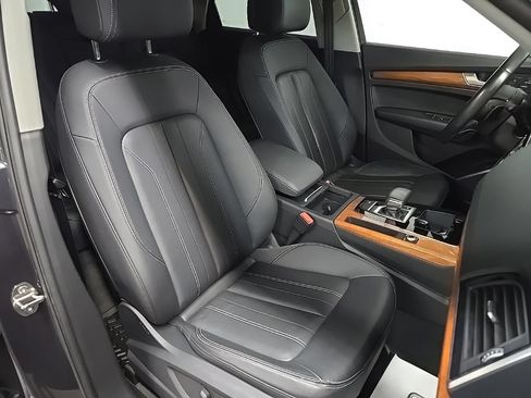 Used 2021 Audi Q5 2.0T Premium w/ Convenience Package AWD/4WD image 15
