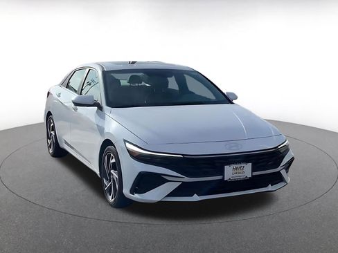 Used 2025 Hyundai Elantra SEL image 3