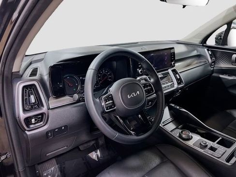 Used 2022 Kia Sorento S FWD image 9