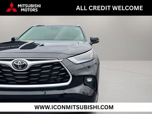 Used 2025 Toyota Highlander XLE image 1