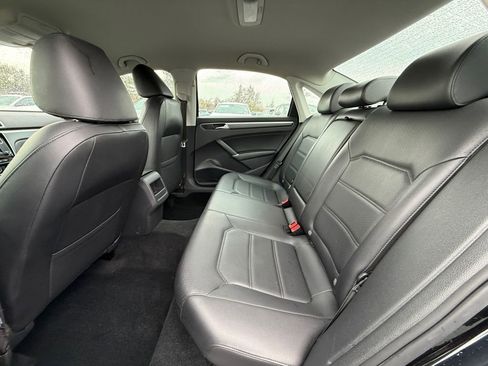 Used 2018 Volkswagen Passat 2.0T R-Line image 20