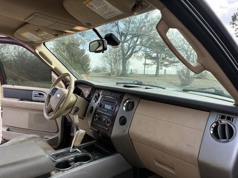 Used 2012 Ford Expedition XLT image 23