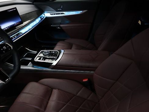 Used 2025 BMW 760i xDrive w/ Executive Package image 79