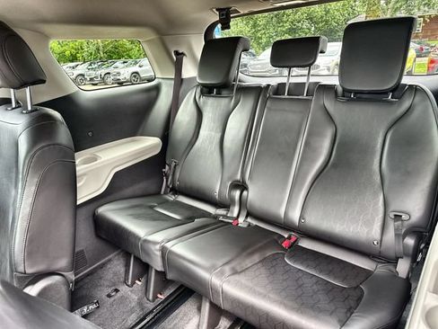Used 2023 Kia Carnival LX FWD image 26