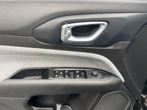 Used 2024 Jeep Compass Latitude image 6